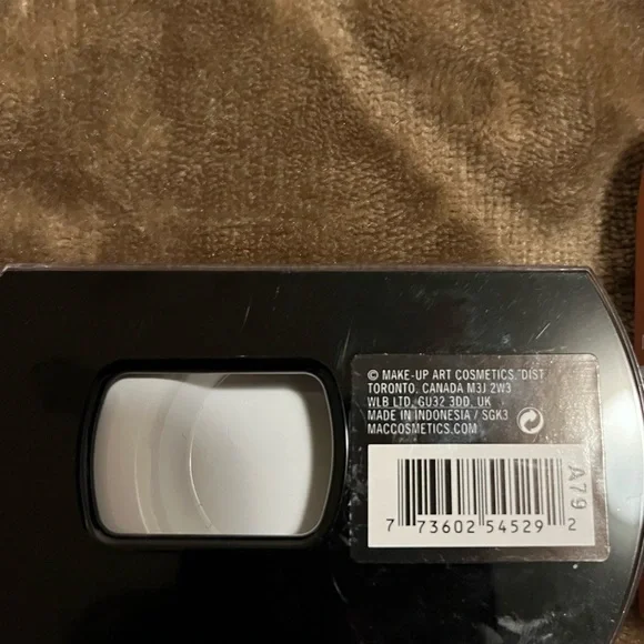 MAC Dramatic False Eyelashes - Picture 2 of 2